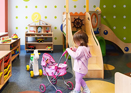 Ar Baltikums Foundation atbalstu, Bērnu klīniskās universitātes slimnīcā tika izveidota un aprīkota īpaša rotaļistaba mazajiem Onkoloģiskās nodaļas pacientiem. 